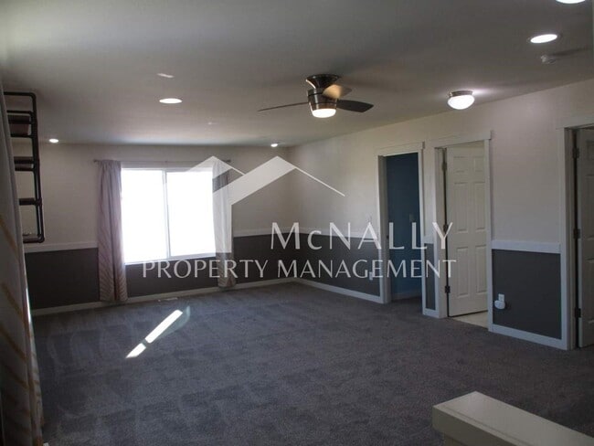 Building Photo - Spacious 3 Bedroom 3 Bath Home with Modern Amenities