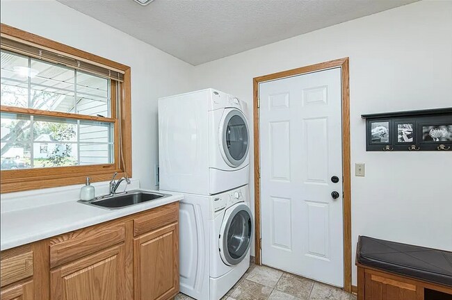 Building Photo - 4235 Stoneham Ln NW