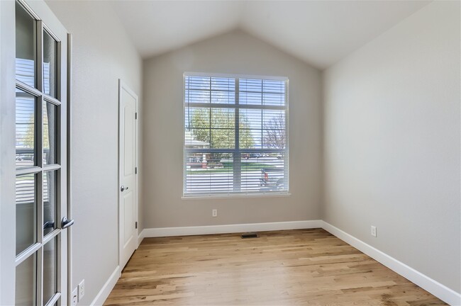 Building Photo - Beautiful townhome in Cottages of Berthoud...
