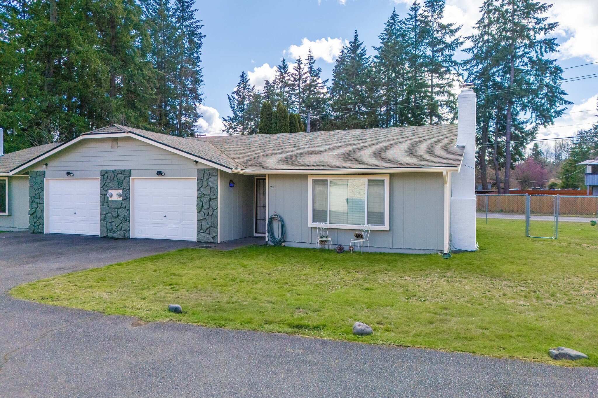 Front view of 521 159th side - 523 159th St E