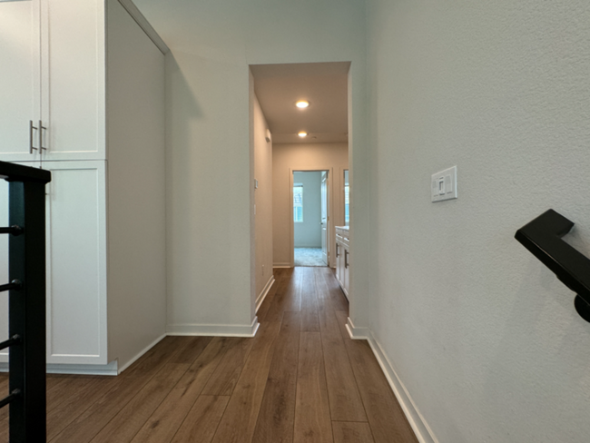 Building Photo - Luxurious 3 Bedroom 2 Bathroom Townhome in...