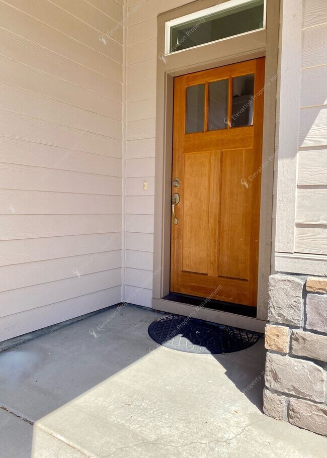 Building Photo - Spacious Corner Home in Prime SW Bend Loca...