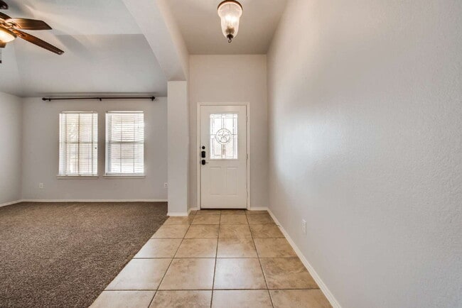 Building Photo - Gorgeous 3 Bed, 2 full bath gem located in the heart of the sought-after Chadwick Farms