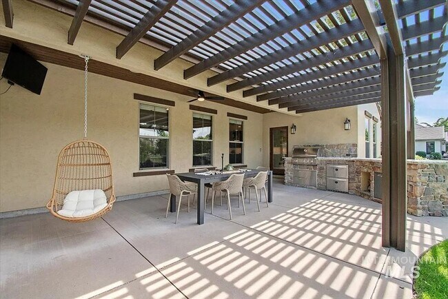 Building Photo - Stunning 4 Bedroom Home in The Shores | Luxury Meets Every Day Comfort