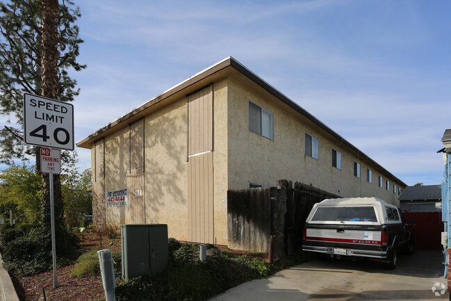 Building Photo - 574 Ballantyne St