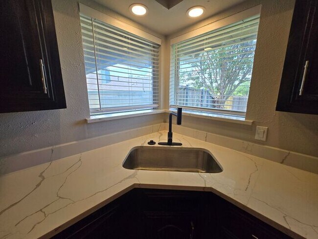 Building Photo - 10327 Bernardin Cir