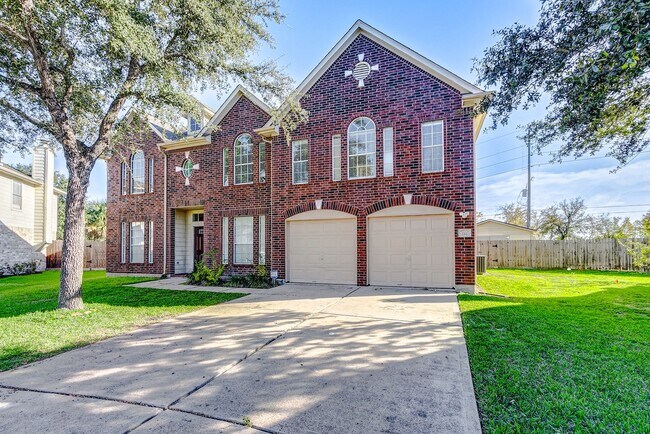 Building Photo - Discover the epitome of suburban living in this exquisite home, nestled on a peaceful cul-de-sac ...