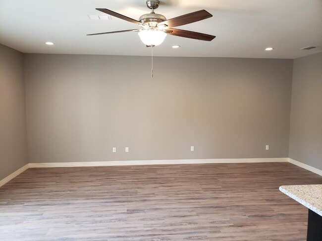 Building Photo - 103 Corine St