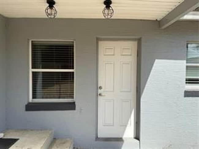 Building Photo - Leesburg Duplex