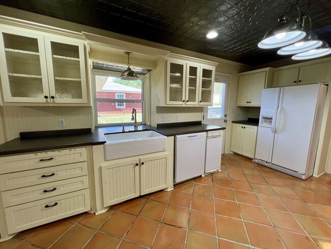 Building Photo - 3 Bedroom Home in Greenwood!