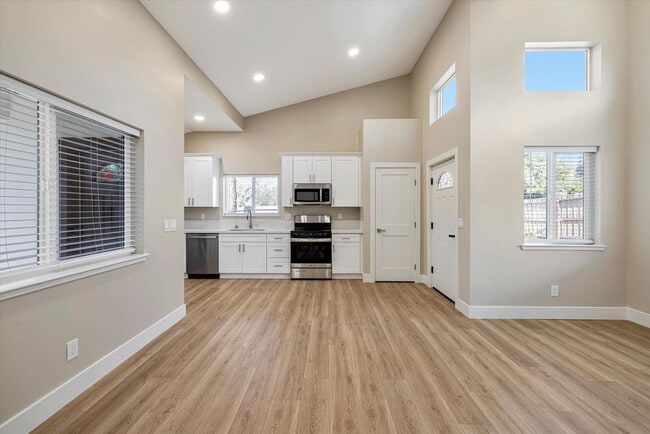 Building Photo - NEWER 2 BED, 1 BATH HOME WITH HUGE YARD AND ENCLOSED DRIVEWAY