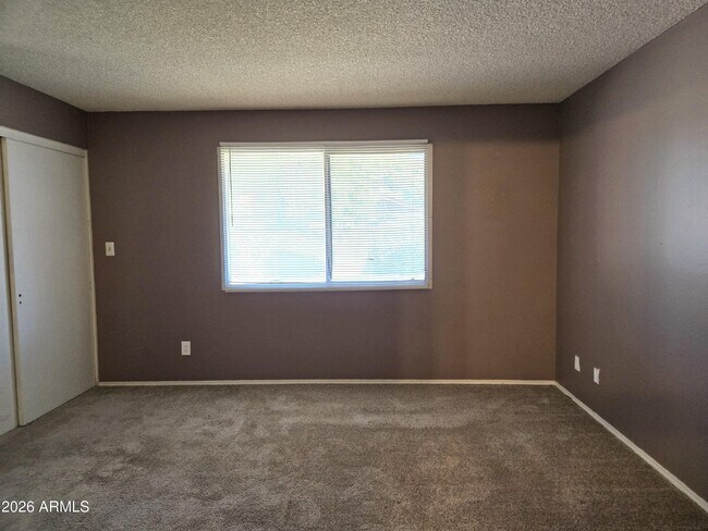 Building Photo - 4330 W Royal Palm Rd