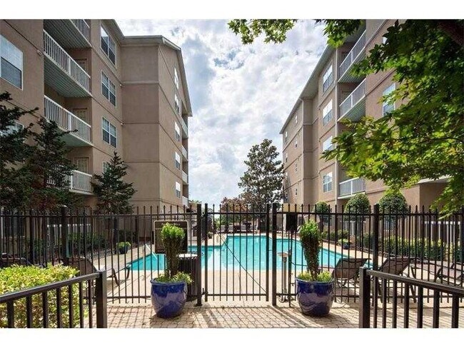 Building Photo - 1075 Peachtree Walk NE