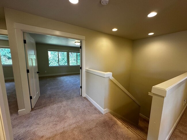 Building Photo - Beautiful 4-Bedroom Home in the Hills of W...