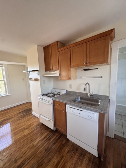 Primary Photo - 30 Hanson St