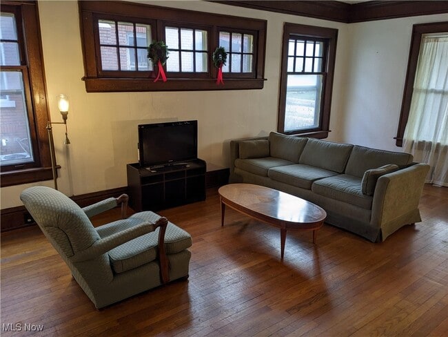 Building Photo - 30 Casterton Ave