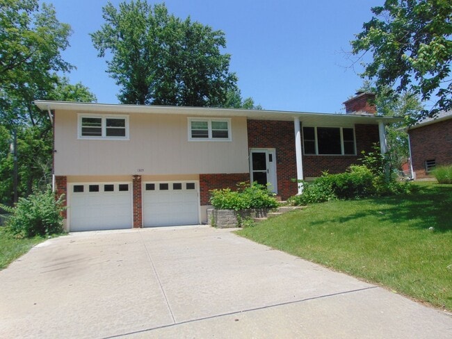 Primary Photo - Nice 3 Bed 3 Bath House In University Park...