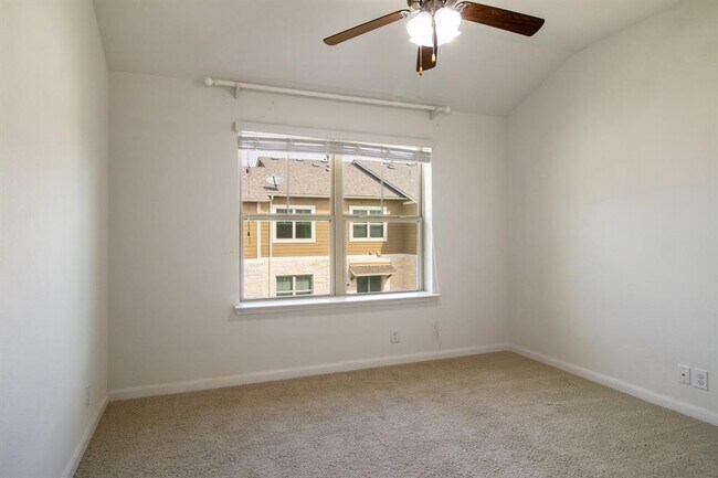Building Photo - 1620 Bryant Dr