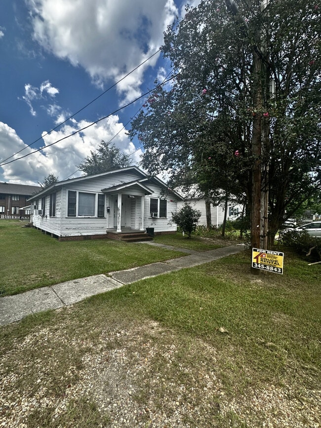 Building Photo - 505 E Coleman Ave