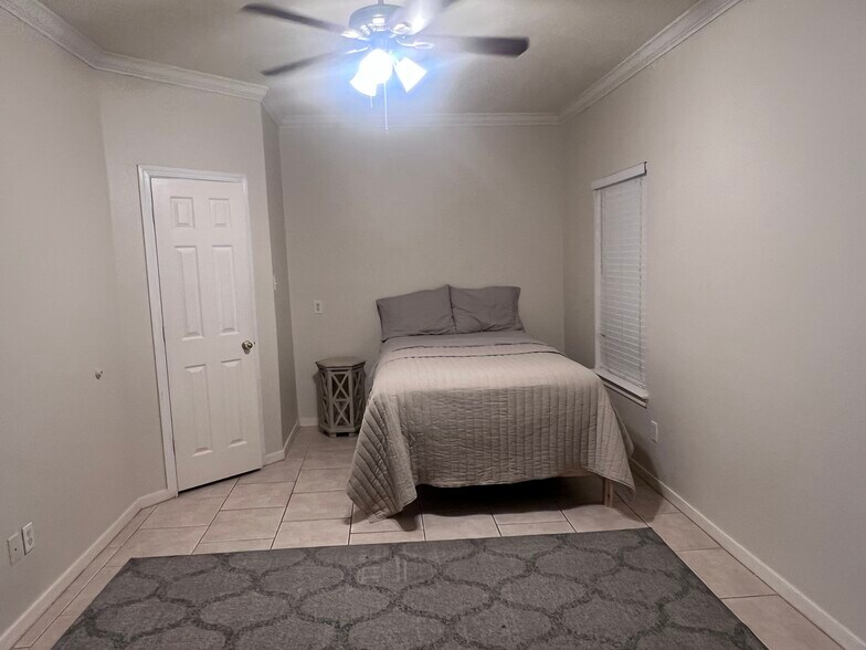 Building Photo - 2324 Sheridan St