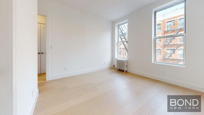 Building Photo - 514 E 12th St