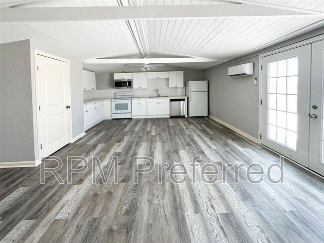 Building Photo - 323 Texas St