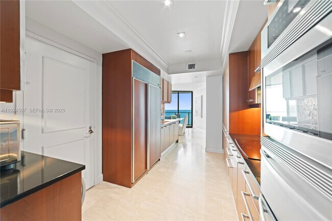 Building Photo - 3101 S Ocean Dr