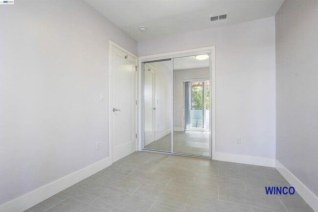 Building Photo - 263 Ralston St