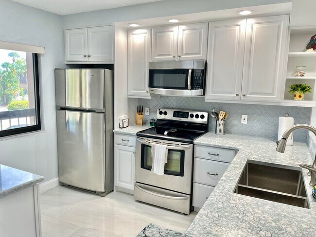 Building Photo - 901 Seafarer Cir