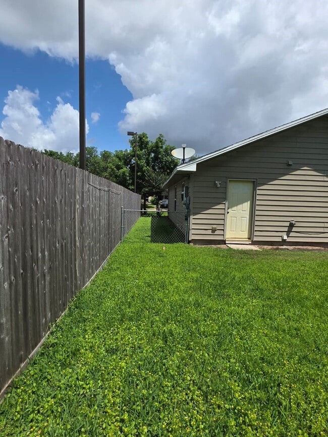 Building Photo - 3367 Angel Ln