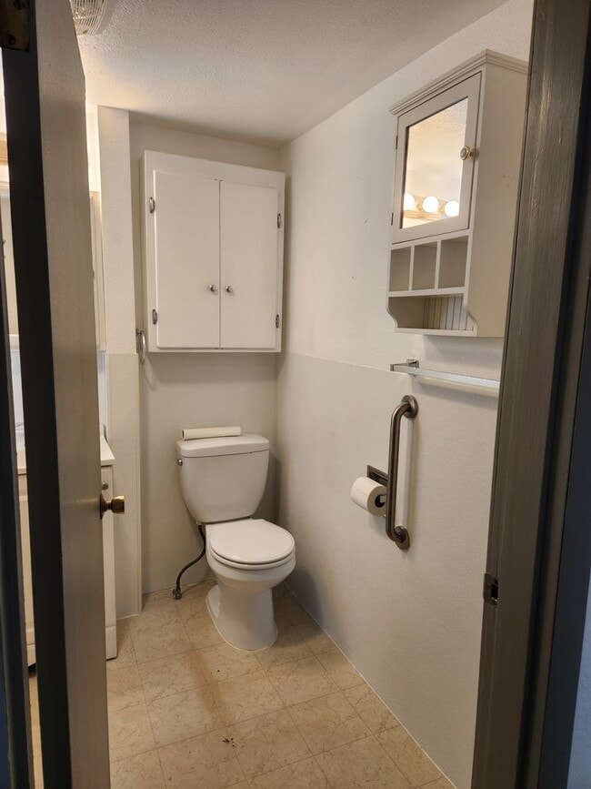 Building Photo - Occupied, do not disturb tenants.  Naches ...