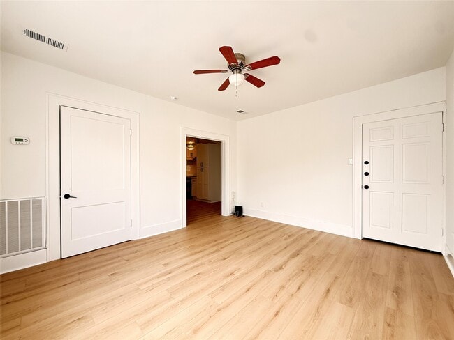 Building Photo - 1201 W Gray St