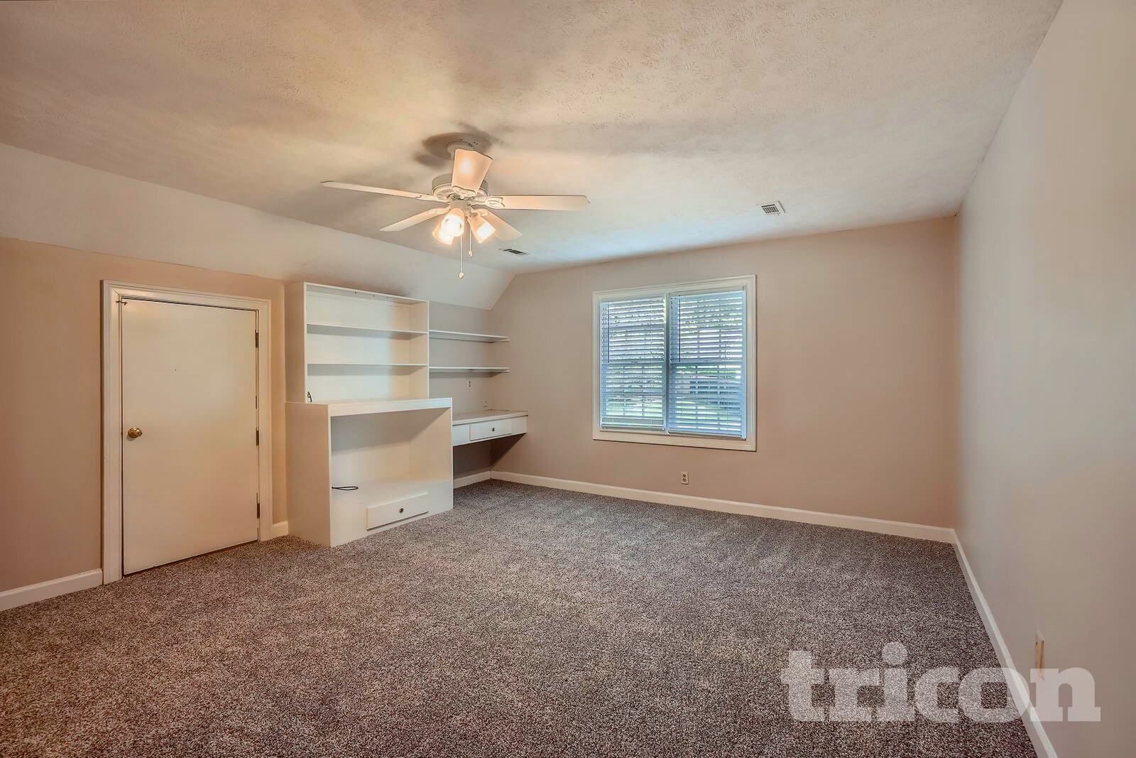 Building Photo - 5 Meadow Green