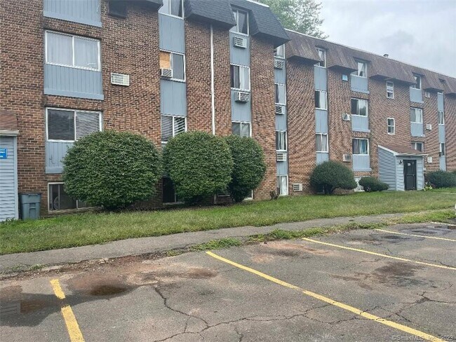 Primary Photo - 1025 Old Colony Rd