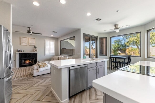 Building Photo - 10340 E Caribbean Ln