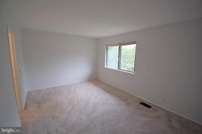 Building Photo - 2507 Glengyle Dr