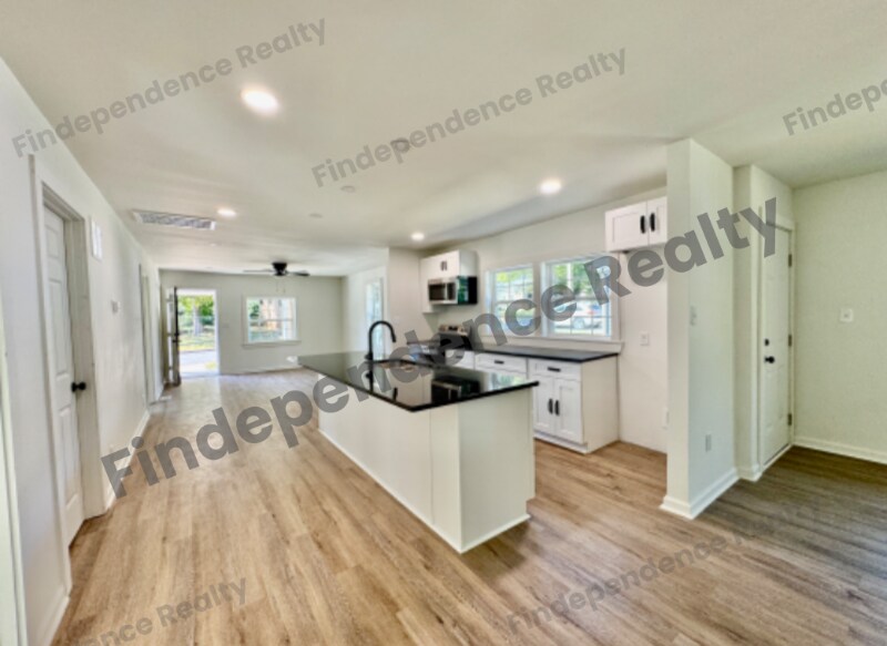 Building Photo - 351 Fox St SW