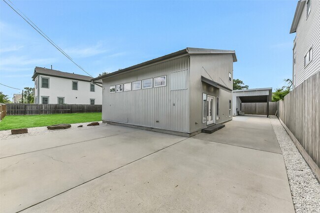 Building Photo - 1813 Crockett St