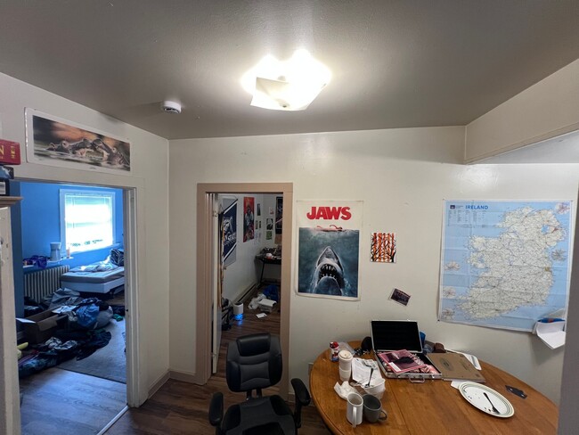 Building Photo - Studio apartment near WWU!