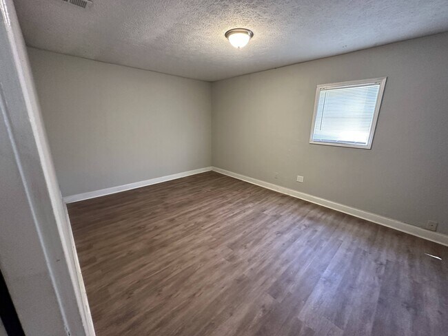 Building Photo - 125 Grove Creek Dr