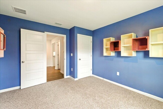 Building Photo - 18 E Sycamore Trl
