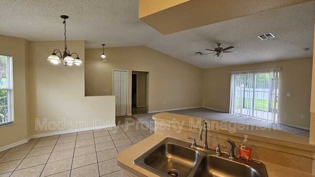 Building Photo - 10368 Lansfield St