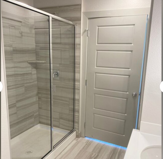 Building Photo - 1514 E 15th St