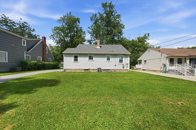 Building Photo - 1349 Perry St