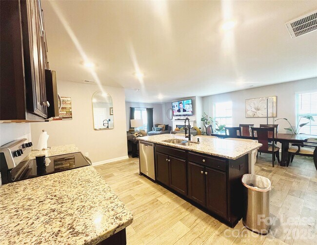 Building Photo - 3044 Winesap Dr