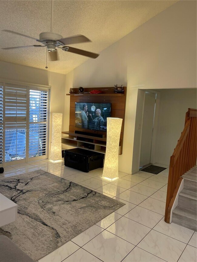 Building Photo - 1625 N 15th Terrace