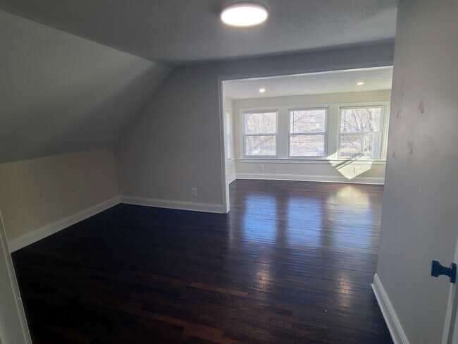 Building Photo - 5511 Lydia Ave