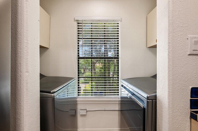 Building Photo - 4306 Bonnell Vista Cove