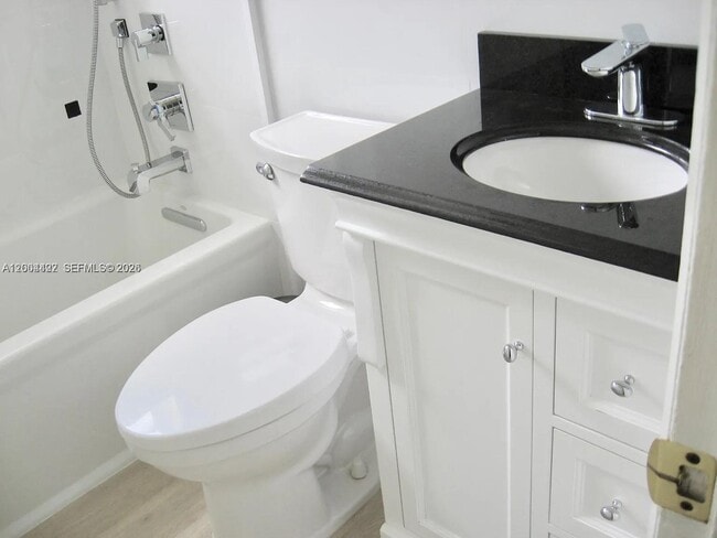 Building Photo - 2140 NE 180th St