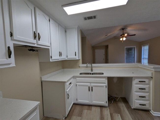 Building Photo - 6885 Brownwood Ln